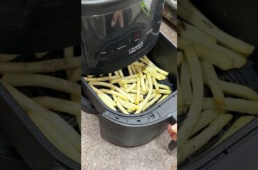 French fries in Air Fryer 😋 #youtubeshorts #ytshorts #trending #shortsfeed #shorts #trendingshorts