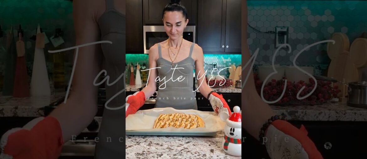 YES French brie pear pie #french #brie #recipe #cooking #baking #pear #pie #shorts #foodlover #tasty