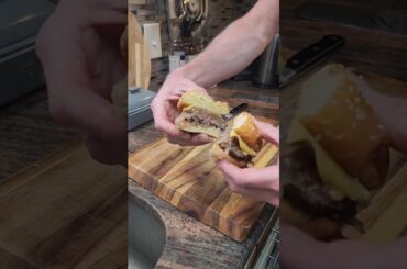 French Onion Cheese Burgers...🍔 #dinnerideas #recipes #burger #onion #goodfood