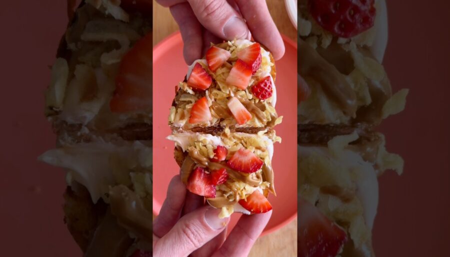 Strawberry cream cheese, cookie butter, & chips = the perfect sweet & salty toast!