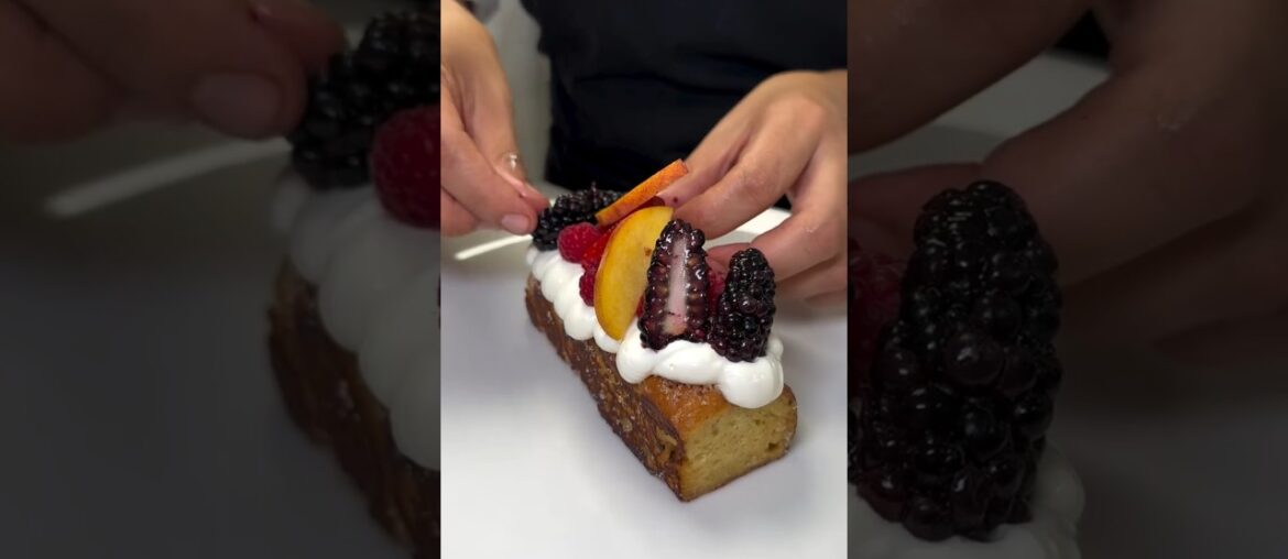 French Toast 😍🍞🫐🍓 #bread #toast #fruits#viralvideo #food #youtubeshorts #streetfood