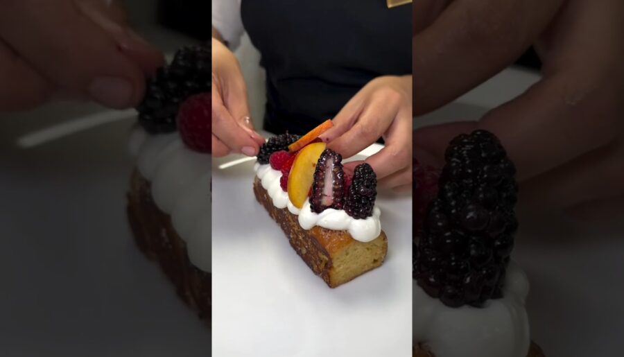 French Toast 😍🍞🫐🍓 #bread #toast #fruits#viralvideo #food #youtubeshorts #streetfood