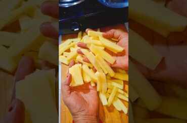 Bacchon ka favorite french fries #rekhakiduniya ##short_video #potato #frenchfries #newrecipe