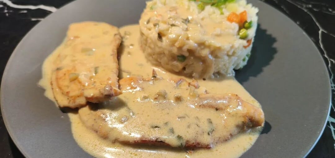 Chicken filet in creamy sauce