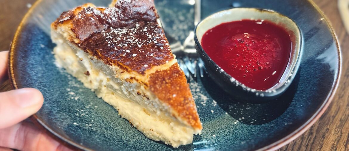 Basque cheesecake with raspberry sauce