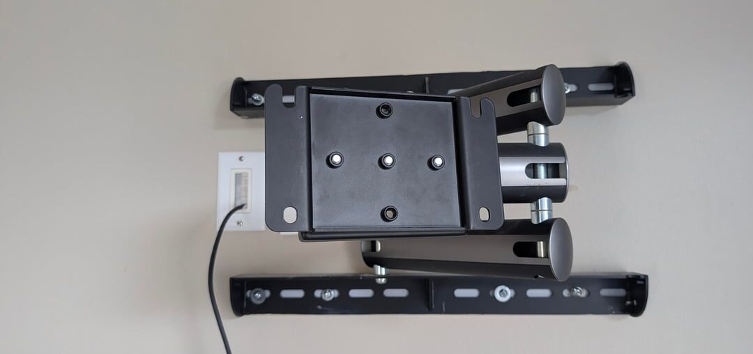 TV mount came with apartment. Love it but it seems to be missing a piece. What can I buy to attach a TV to it? TV mount came with apartment. Love it but it seems to be missing a piece. What can I buy to attach a TV to it?
