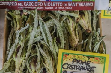 Day 6 in Venice (Part 2). The Sant’Erasmo Violet Artichoke + eggs from Vignole. A 100% locally sourced dinner in Venice :-)