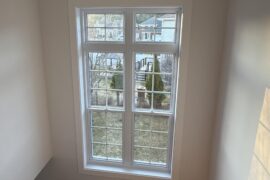 Ideas for curtains in the window of a quarter-turn staircase with winding steps ?