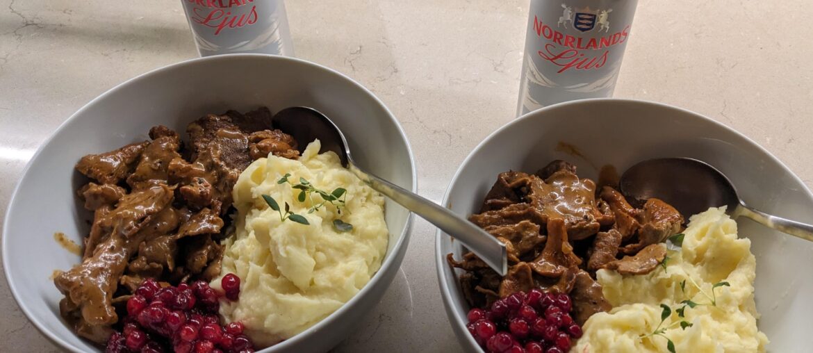 Sautéed reindeer with chanterelles, cheesy mashed potatoes and sweetened lingonberries