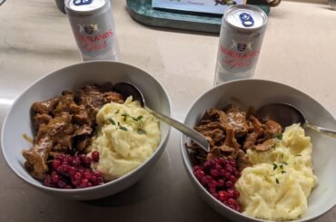 Sautéed reindeer with chanterelles, cheesy mashed potatoes and sweetened lingonberries