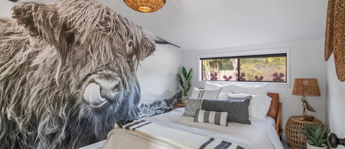 Designed this bedroom around a massive Highland Cow mural. Is the oversized scale too much, or just enough? 🐮🌾🤗