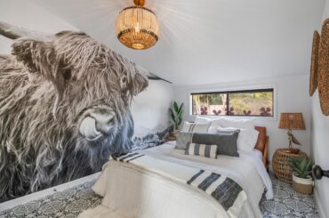 Designed this bedroom around a massive Highland Cow mural. Is the oversized scale too much, or just enough? 🐮🌾🤗