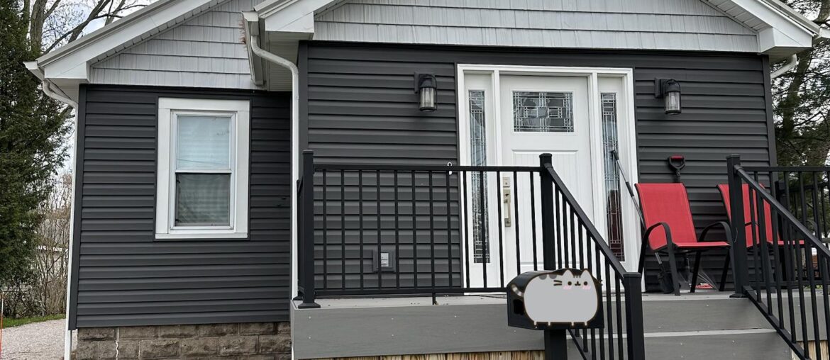 What color(s) should I paint the foundation and wood paneling below the front porch?