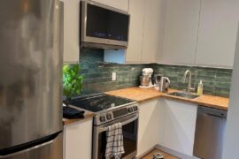 I have no design skill. Should I install my peel-and-stick apartment backsplash vertically or horizontally?