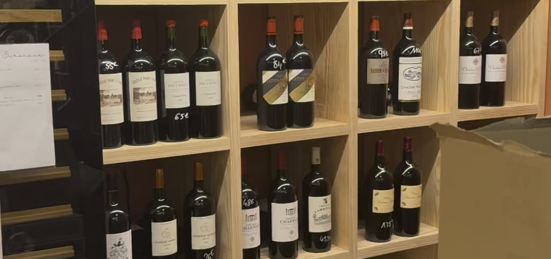 Under a random bookshop in Cap Ferret 😍