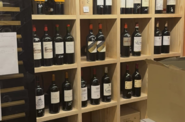 Under a random bookshop in Cap Ferret 😍