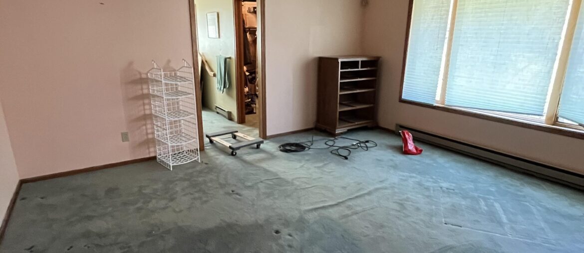 What flooring/curtains/accent color would you choose? Moving on from the 80s!