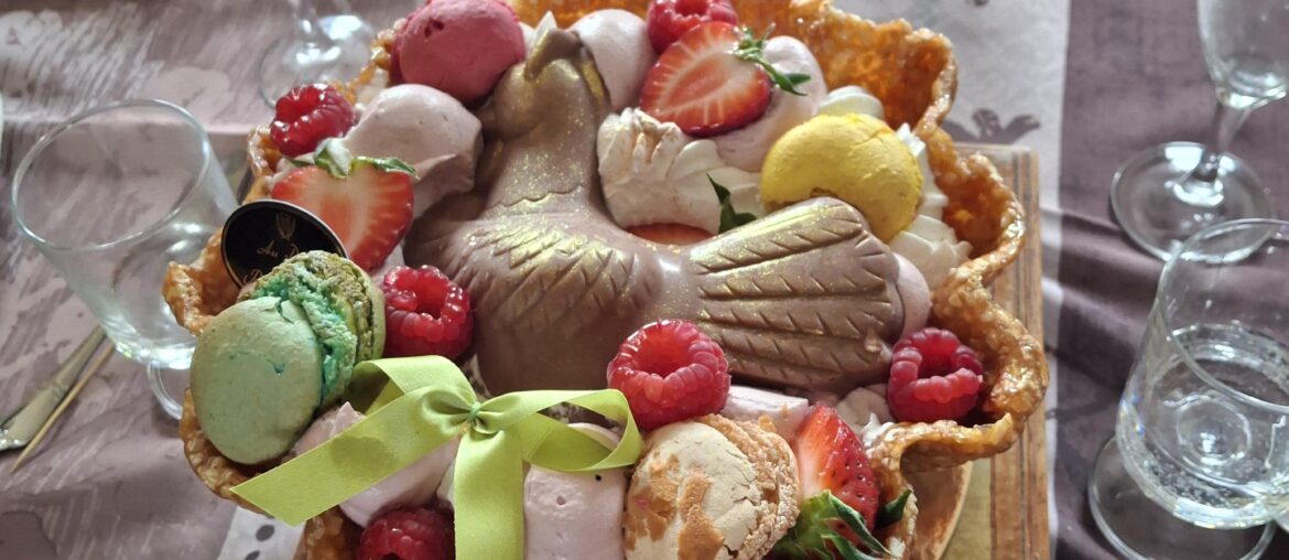 Dessert pâtisserie : panier de pâques