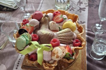 Dessert pâtisserie : panier de pâques