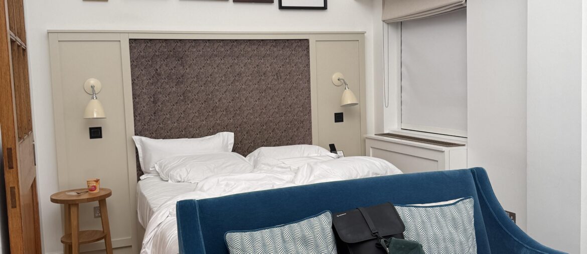 Saw this headboard in a hotel and I just want the same