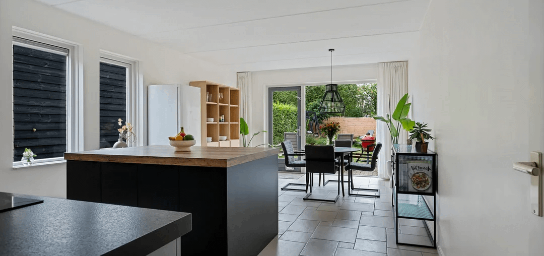 Help wanted! How to warm up our new place?