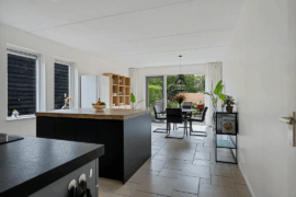 Help wanted! How to warm up our new place?