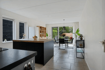 Help wanted! How to warm up our new place?