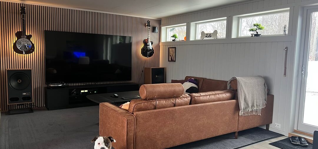 27 (Male) sucks at taking photos. Living alone with dog.