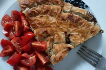 Phyllo pie with cheese, wild garlic and spinach & a dessert in portokalopita style