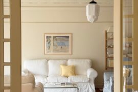 The magic of natural light and creamy tones. ☀️✨