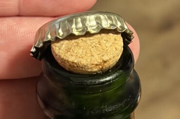 This Mexican pet nat has both cork and crown cap