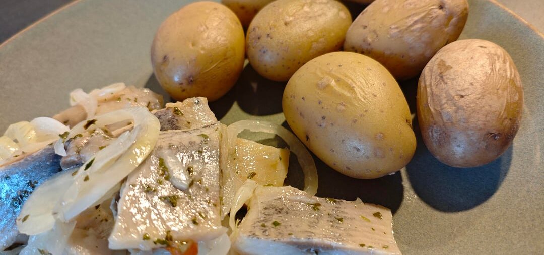 Herring (Matjes) with onions and potatoes