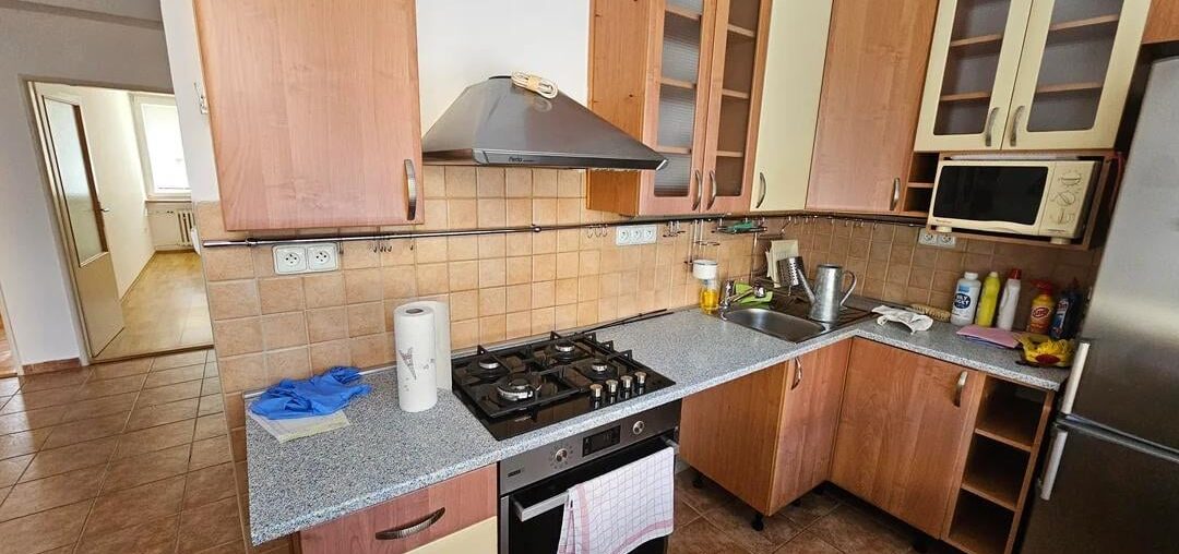 How would you repaint this kitchen?