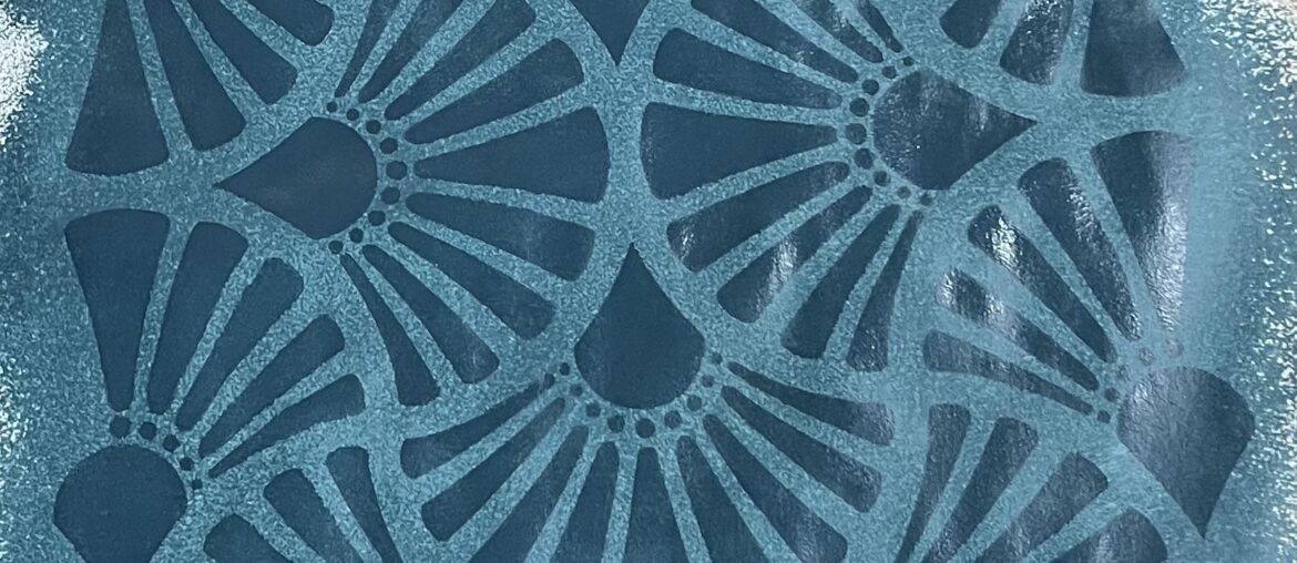 Light on dark or dark on light?