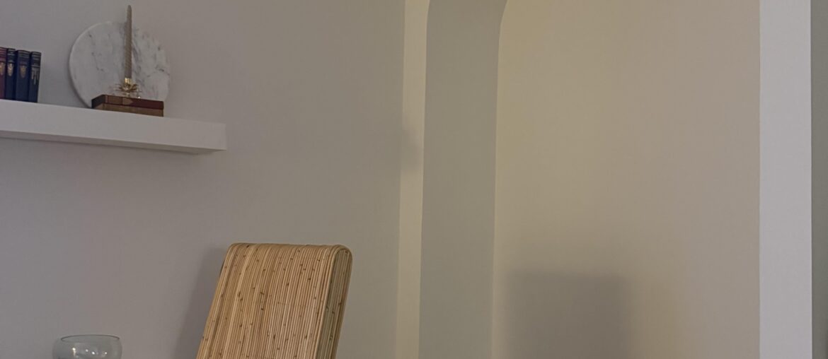 Need advice on wood and marble combo for a bar in this arch