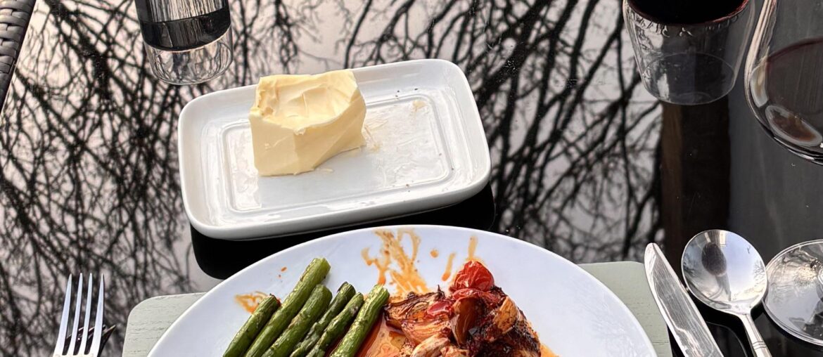 Harissa chicken, tomatoes, asparagus n baby news