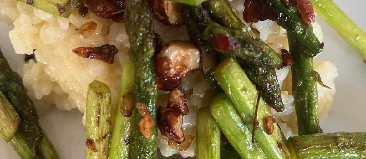 Risotto aux asperges vertes sautées et aux noisettes