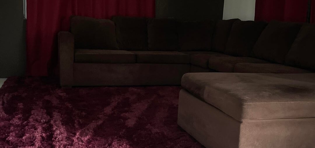 Anybody wants to help me find a curtain color to match?