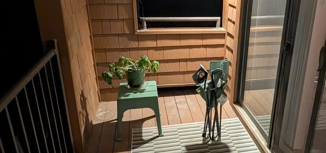 How would you decorate this deck? How would you decorate this deck?