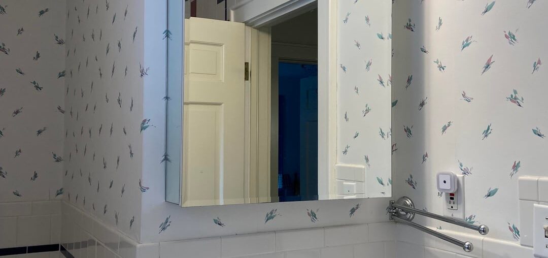 Ideas on paint/accessories in this 80s(?) bathroom Ideas on paint/accessories in this 80s(?) bathroom