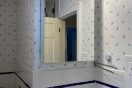 Ideas on paint/accessories in this 80s(?) bathroom