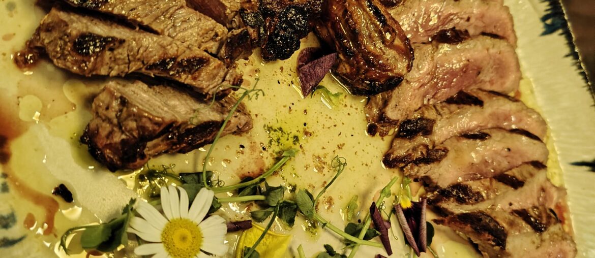 A little bit of this,Dryaged T Bone bathed in rosemary/thyme/🧄 butter mix.