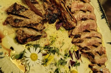 A little bit of this,Dryaged T Bone bathed in rosemary/thyme/🧄 butter mix.