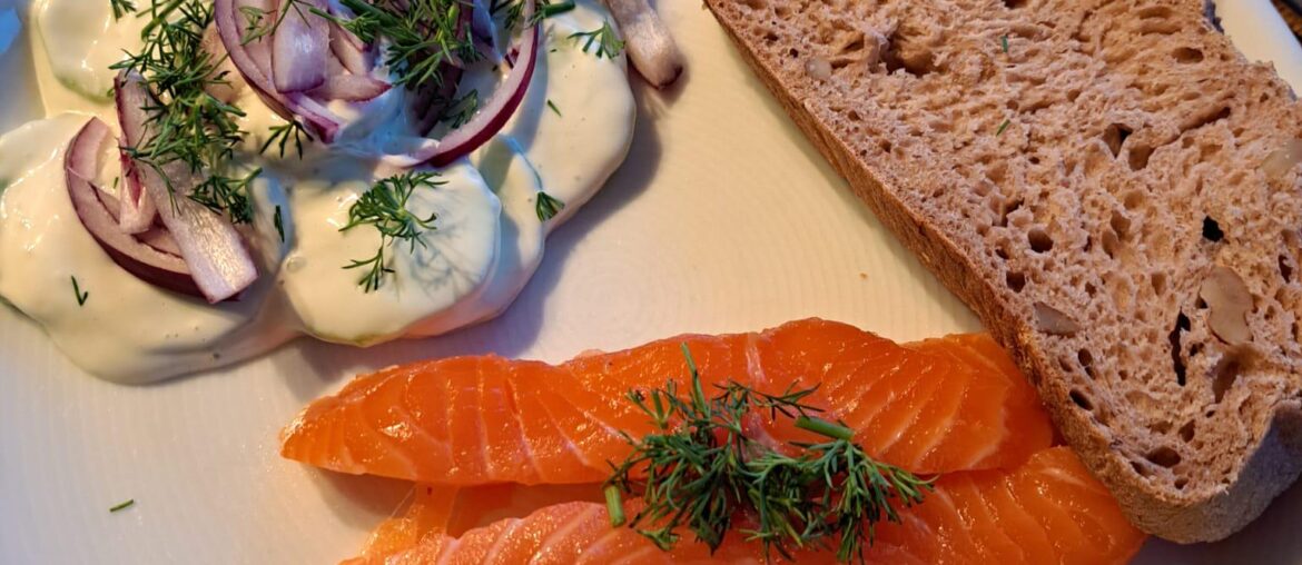 Graved salmon with wasabi cucumber salad