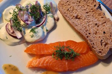 Graved salmon with wasabi cucumber salad