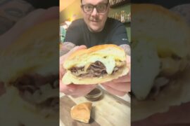 You gotta try these Poor Man’s French Dip sandwiches 🔥