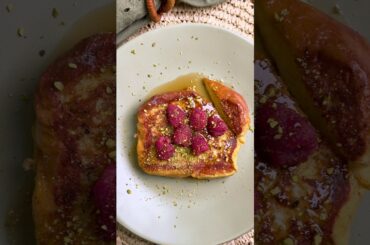 Raspberry Pistachio French Toast 🩷💚  #toast #frenchtoast #recipe #dessert #breakfast
