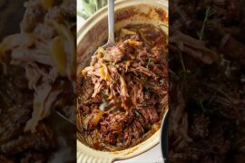 Slow Cooker French Onion Pot Roast. #comfortfood #easydinner #cheeselovers #cheesybread #recipe