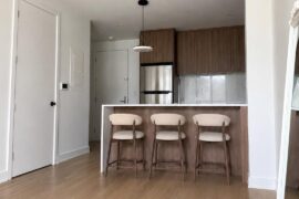 Which barstools set??