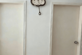 I’m stuck! How should I decorate this awkward gap between the doors?